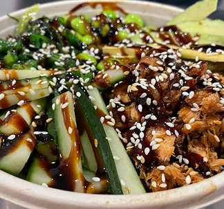 Bowl mit gegrilltem Lachs